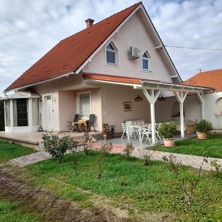 Gesztenyes Vendeghaz Harkány Exterior foto